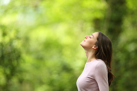 La salud mental es tan importante como la física. Descubre hábitos saludables para manejar el estrés, mejorar tus emociones y cuidar de tu mente. Consejos prácticos para mantener el equilibrio emocional y disfrutar de un bienestar integral en tu vida diaria.