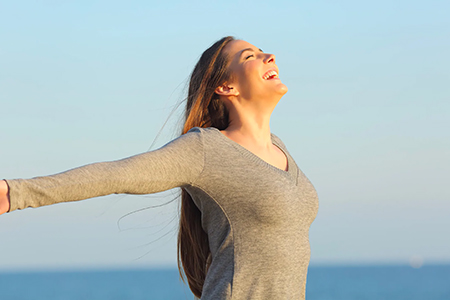 La felicidad no es solo una emoción, es un estado que puedes cultivar. Aprende cómo la neurociencia y la psicología explican este sentimiento y cómo entrenarlo.