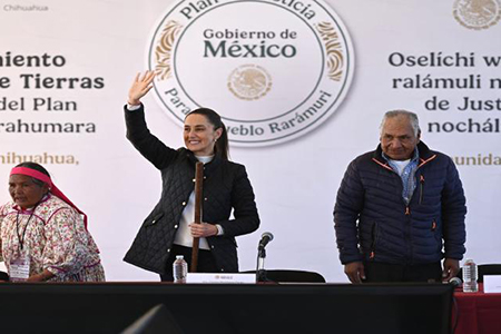 Claudia Sheinbaum anuncia un proyecto para mejorar los caminos hacia la Sierra Tarahumara, beneficiando a las comunidades indígenas en colaboración con Chihuahua.