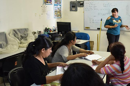 Más de 20 mil personas concluyeron su educación básica en Chihuahua gracias al Ichea, que en 2024 logró certificar primaria, secundaria y alfabetizar a cientos.