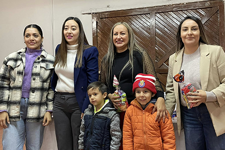 Municipio de Nuevo Casas Grandes realiza la segunda entrega de dulces a 12 escuelas para posadas navideñas, reforzando el compromiso con la educación.