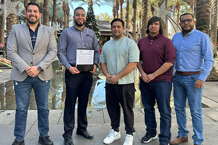 La UT Paquimé firma convenio con RJ Animation en Phoenix, brindando a sus estudiantes de Entornos Virtuales la oportunidad de realizar prácticas profesionales en un entorno internacional. Este acuerdo refuerza la preparación técnica y lingüística de los futuros profesionistas.