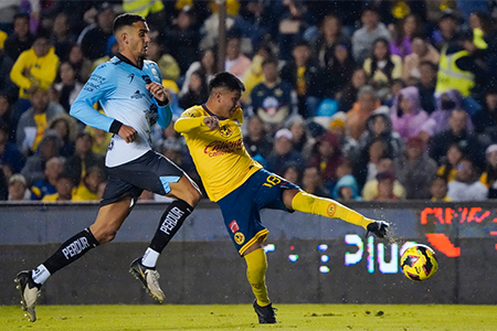 El Club América comenzó el Clausura 2025 con una victoria por 1-0 ante Querétaro. Antonio Álvarez marcó el gol que asegura los primeros tres puntos para el tricampeón en este nuevo torneo. Conoce los detalles del partido.