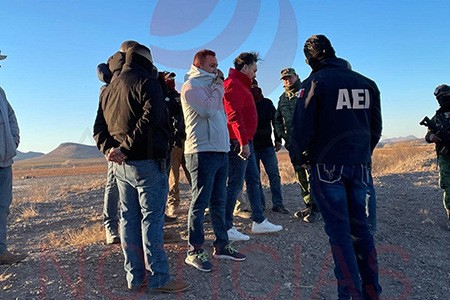 Autoridades de la FGR y el Ejército irrumpen en El Capulín y retienen combustible. Habitantes denuncian abuso de autoridad y aseguran que cuentan con facturas que prueban su legalidad.