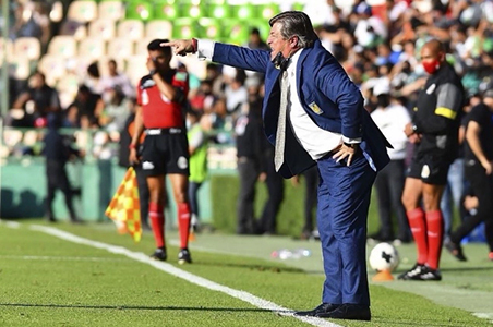 Miguel “Piojo” Herrera fue presentado como el nuevo entrenador de la selección de Costa Rica con el objetivo de clasificar al Mundial 2026. Debutará el 22 de enero en un amistoso contra Estados Unidos.