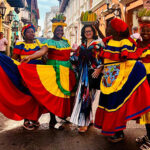 La poeta chihuahuense Reina Castro participó en el Primer Encuentro de Poetas en el Golfo de Morrosquillo, Colombia, donde recibió ovaciones y reconocimientos. Su talento brilló en escenarios culturales emblemáticos. Próximamente, representará a México en Francia y Cuba.