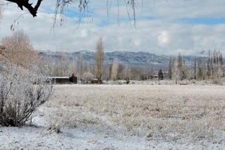 San Juanito registró -7°C este sábado 18 de enero, la temperatura más baja de Chihuahua. El frente frío número 24 afecta la región con clima extremo. Otras localidades serranas también reportaron temperaturas bajo cero.