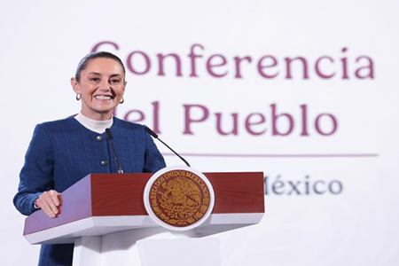 La presidenta Claudia Sheinbaum anunció un programa especial para apoyar a los mexicanos afectados por los incendios en Los Ángeles. El programa busca brindar asistencia y coordinar esfuerzos con autoridades locales para ayudar a quienes han perdido sus empleos.