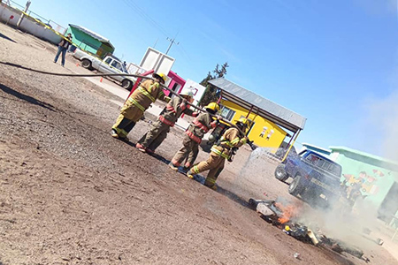 La AEI y bomberos de Puerto Palomas realizaron un simulacro de incendio en un jardín de niños. Conoce cómo se preparó a los menores para emergencias.