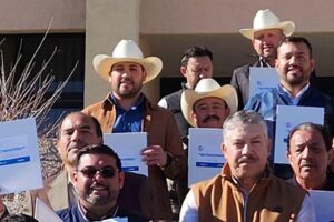 El presidente municipal de Casas Grandes, Roberto Lucero Galaz, firmó convenios con la SEECH para fortalecer la educación en el municipio y mejorar la calidad de vida de los ciudadanos.