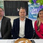 El alcalde de Galeana, Francis Leany, asistió al evento “Casa Abierta” de la UT Paquimé para promover la oferta educativa en la región.