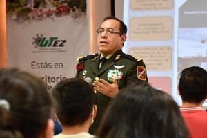 En un evento solemne, el general Rubén Zamudio Marías tomó protesta a Álvaro Javier Juárez Vázquez como nuevo comandante de la Guarnición de Puerto Palomas en Ascensión.