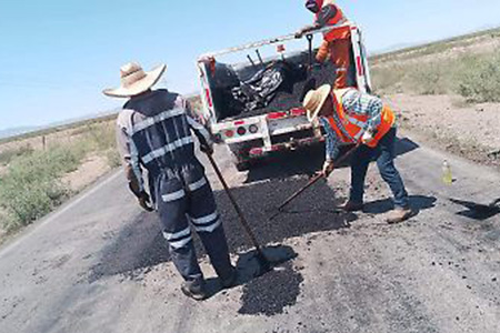 El programa Bachetón de la SICT registra 65% de avance en carreteras de Chihuahua. Incluye bacheo y renivelaciones en tramos clave como Nuevo Casas Grandes-Janos y Aldama-Ojinaga.