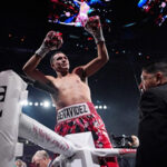 David Benavidez derrotó a David Morrell en Las Vegas y se coronó campeón regular de la AMB. El mexicano mostró su poder y sumó su victoria número 30. Revive los momentos clave del combate.