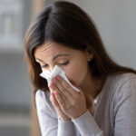 Descubre remedios caseros para aliviar la sinusitis: inhalaciones de vapor, solución salina, jengibre y miel. Reduce la congestión y el dolor de forma natural y efectiva.