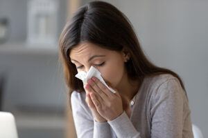 Descubre remedios caseros para aliviar la sinusitis: inhalaciones de vapor, solución salina, jengibre y miel. Reduce la congestión y el dolor de forma natural y efectiva.