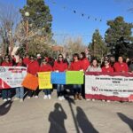 Maestros de la Sección 8 protestan en Nuevo Casas Grandes contra la reforma del ISSSTE. Exigen detener cambios que afectan sus derechos laborales.