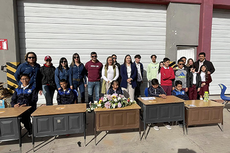 La presidenta municipal Edith Escarcega entregó mobiliario a cinco escuelas en Nuevo Casas Grandes. Cetis 93, Efrén González y otras instituciones fueron beneficiadas.