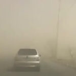 Fuertes vientos con rachas superiores a 65 km/h afectarán Chihuahua este lunes, generando tolvaneras en carreteras como Janos a Flores Magón. Protección Civil recomienda precaución al conducir y asegurar objetos sueltos.