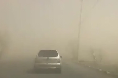 Fuertes vientos con rachas superiores a 65 km/h afectarán Chihuahua este lunes, generando tolvaneras en carreteras como Janos a Flores Magón. Protección Civil recomienda precaución al conducir y asegurar objetos sueltos.