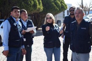 Hombres armados saquearon una tienda Bienestar en Chuhuichupa, Madera. Robaron mercancía, una camioneta y dejaron una amenaza escrita.