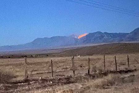 Un incendio forestal en Casas Grandes afecta más de 60 hectáreas. Conafor reporta que 16 brigadistas trabajan en la zona del Ejido Juan Mata Ortiz y la colonia Ignacio Zaragoza para sofocar el fuego.