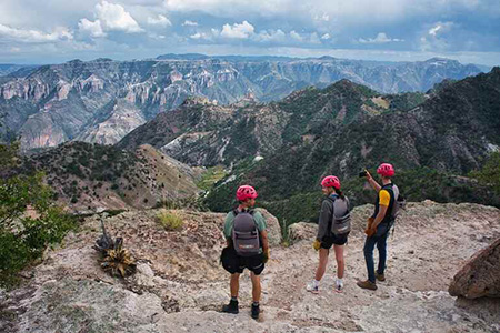 Madera, Chihuahua, se alista para el FITA 2025, un festival de turismo de aventura que promueve la belleza natural del estado. Con eventos como el Duatlón de Montaña y el Rally Chihuahua Express.