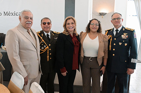 Maru Campos reconoce a las Fuerzas Armadas en el CXII aniversario del Ejército Mexicano. Destaca su entrega y compromiso con la seguridad en Chihuahua y México.