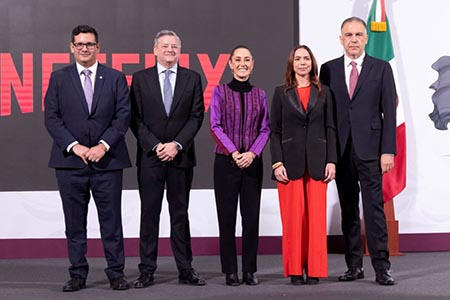 Netflix invertirá $1 mil millones en contenido original mexicano. Colaborará con Estudios Churubusco y talento local para películas y series.