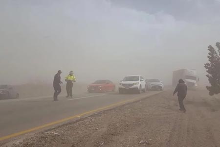 Protección Civil alerta sobre vientos de hasta 85 km/h en Chihuahua. Se prevén tolvaneras en carreteras y temperaturas de hasta 27°C en algunos municipios. Consulta recomendaciones.