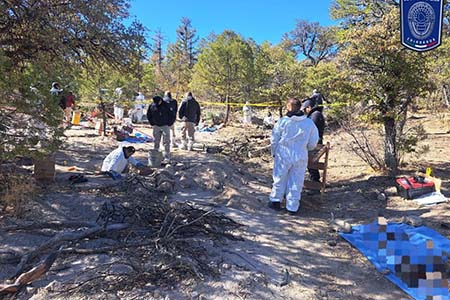 La Fiscalía de Chihuahua refuerza trabajos forenses en Casas Grandes tras el hallazgo de fosas clandestinas. Se invita a familiares de desaparecidos a donar ADN para agilizar la identificación.