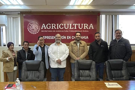 La UT Paquimé firmó un convenio con la Secretaría de Agricultura para que sus estudiantes realicen estadías y adquieran experiencia práctica en el sector agrícola. Un paso clave para su formación.