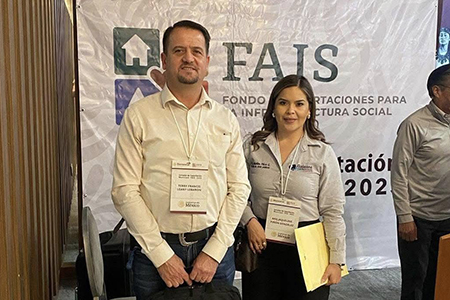 El alcalde de Galeana y la directora de Obras Públicas asistieron a una capacitación del FAIS en Chihuahua para mejorar la gestión pública.