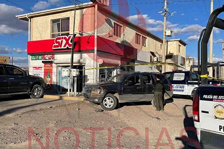 Autoridades aseguraron un vehículo Jeep Cherokee abandonado en Nuevo Casas Grandes. Presentaba impactos de bala y rastros de sangre en su interior.