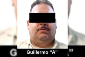 La FGR extraditó a dos criminales buscados por Estados Unidos: Alfonso "D" por tráfico sexual y Guillermo "A" por tráfico de drogas.