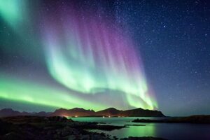 Descubre los fenómenos naturales más raros del mundo, desde auroras polares hasta piedras que se mueven solas. ¡La naturaleza nunca deja de sorprender!