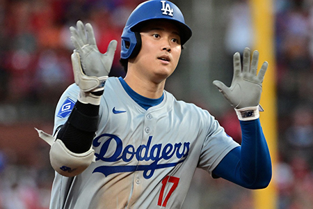 Dodgers ralentizan rehabilitación de Shohei Ohtani, priorizando su rol como bateador designado. Dave Roberts confirma cambio en su recuperación.