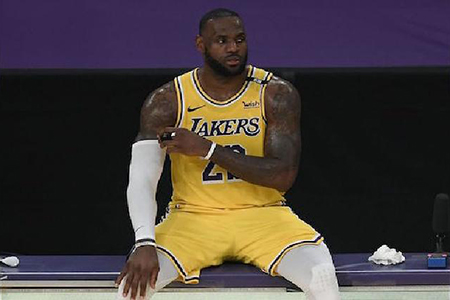 Los Lakers perdieron 111-108 ante los Nets en su primer partido sin LeBron James, lesionado. Luka Doncic logró un triple-doble, pero no fue suficiente.