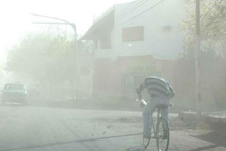 El SMN pronostica vientos fuertes de hasta 70 km/h y temperaturas entre 5°C y 27°C para Chihuahua. Conoce las recomendaciones para enfrentar las condiciones climáticas.