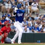 Shohei Ohtani debutó en el spring training con un jonrón ante Yusei Kikuchi, demostrando su poder ofensivo con los Dodgers de Los Ángeles.