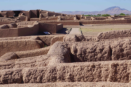 Descubre la fascinante historia de Paquimé, un sitio arqueológico en Casas Grandes, Chihuahua. Conoce sus impresionantes estructuras y aprende sobre la cultura prehispánica que habitó esta región. ¡Una visita imperdible para los amantes de la historia y la arqueología!