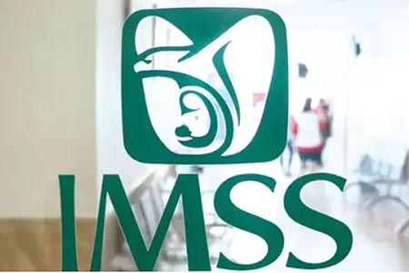 IMSS Chihuahua alerta sobre alta contagiosidad del sarampión. Detalla esquema de vacunación con triple viral para niños y doble viral para adultos.