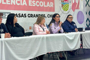 La Fiscalía de Género de Nuevo Casas Grandes detalló los procesos de denuncia y protección durante el Conversatorio de Prevención de Violencia Escolar.