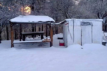 El municipio de Madera registró 5 cm de nieve por efectos del frente frío 37, fenómeno inusual para la temporada primaveral. Autoridades mantienen vigilancia.