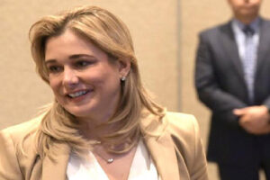 La gobernadora Maru Campos asegura que no hay presión de Sheinbaum para entregar agua a EU, pero mantiene diálogo. Chihuahua sufre sequía extrema con presas al 15%.